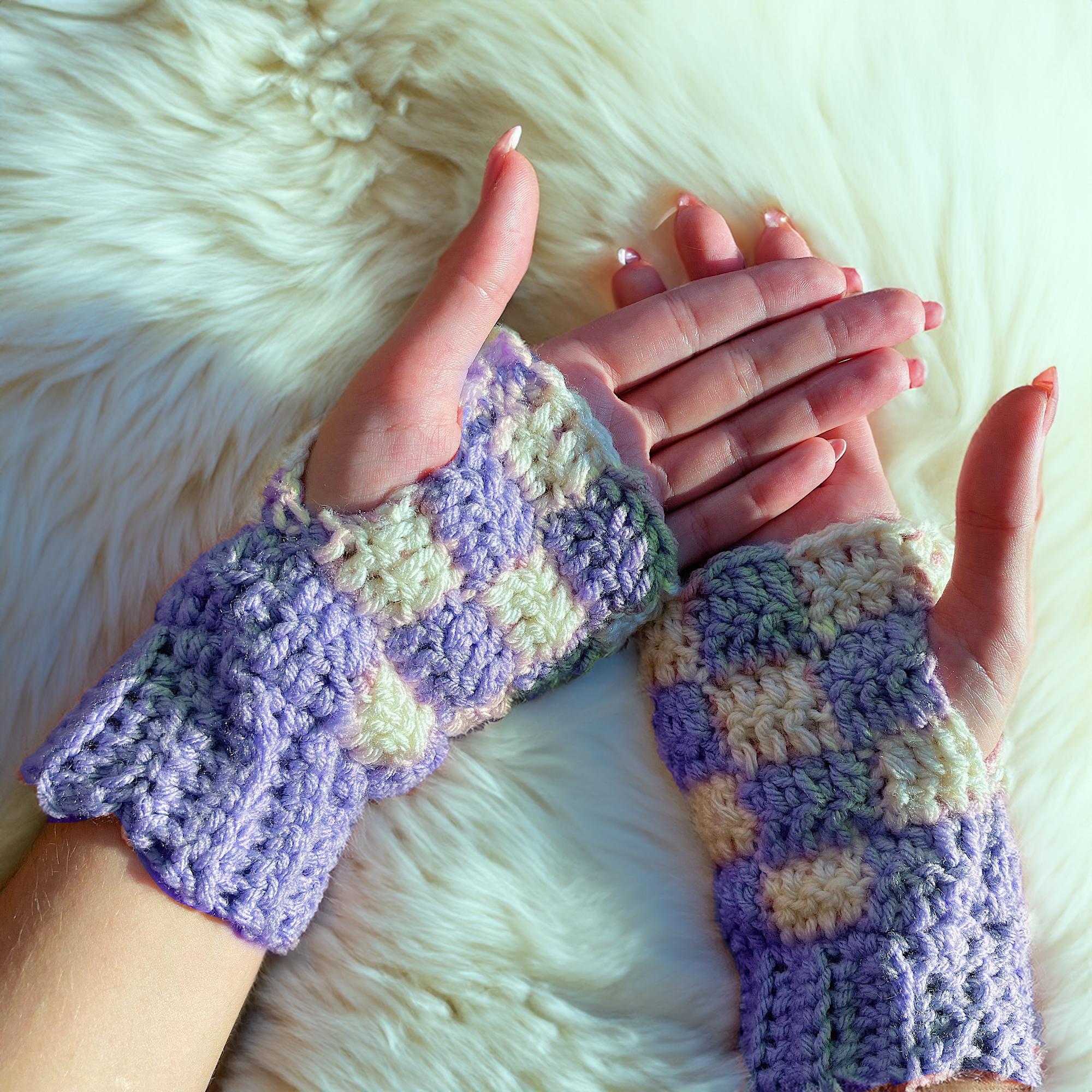 Casual Checkerboard Fingerless Gloves